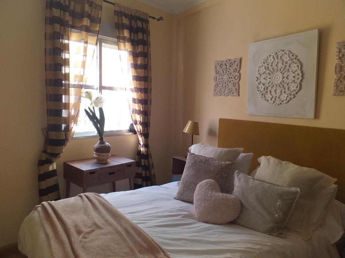 Romantic With Free Parking Apartment Sevilla