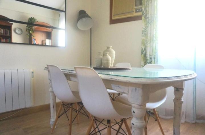 Romantic With Free Parking Apartamento