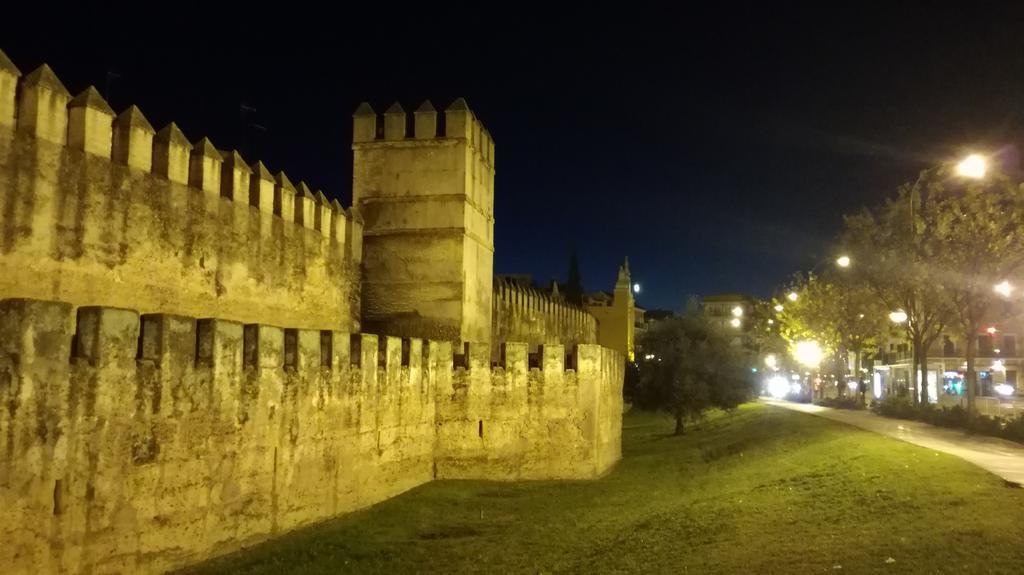 Romantic With Free Parking * Sevilha