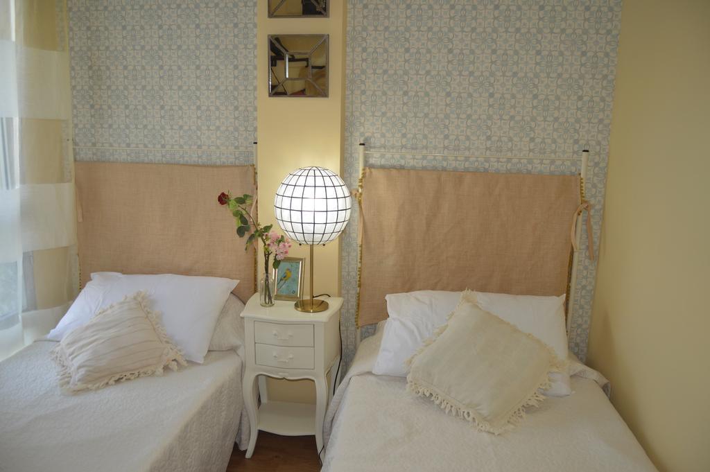 Romantic With Free Parking Sevilha