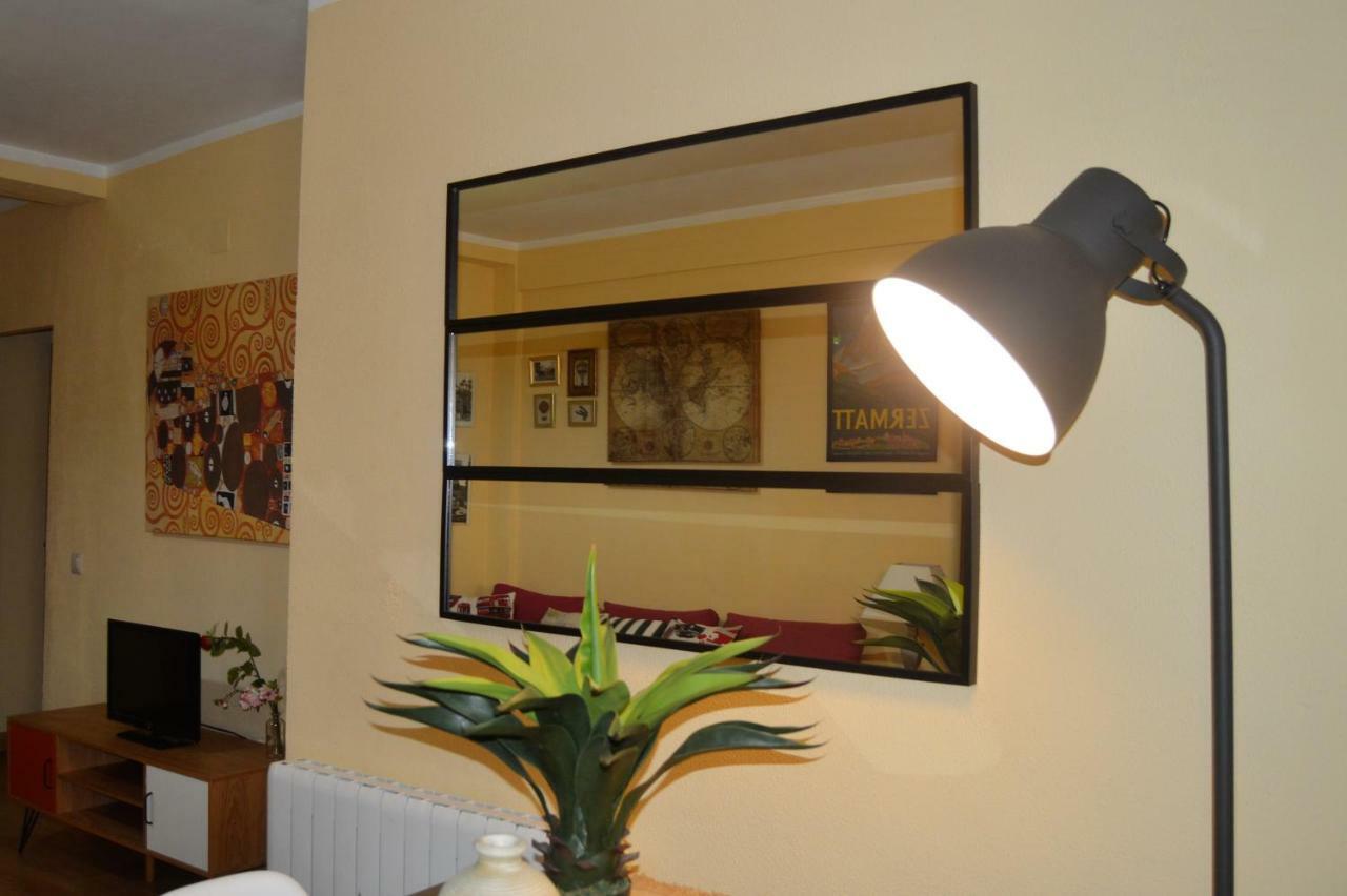 Romantic With Free Parking Sevilha